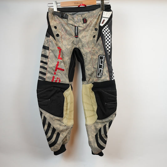 LINDSTRANDS Crossbyxor Barn Joy