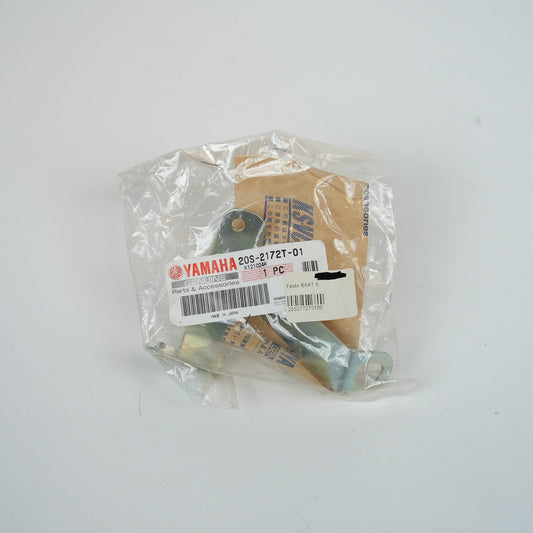 YAMAHA Fäste För Sidokåpa 6